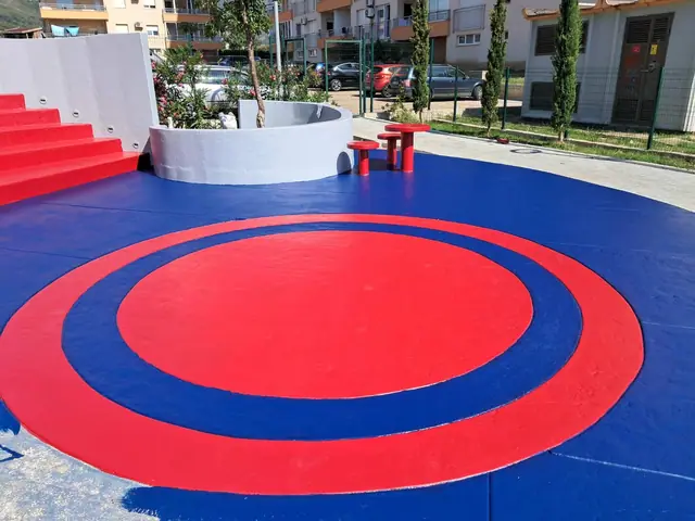 Amfiteatar i sportska podloga od livene gume, Bar — Deco Floor
