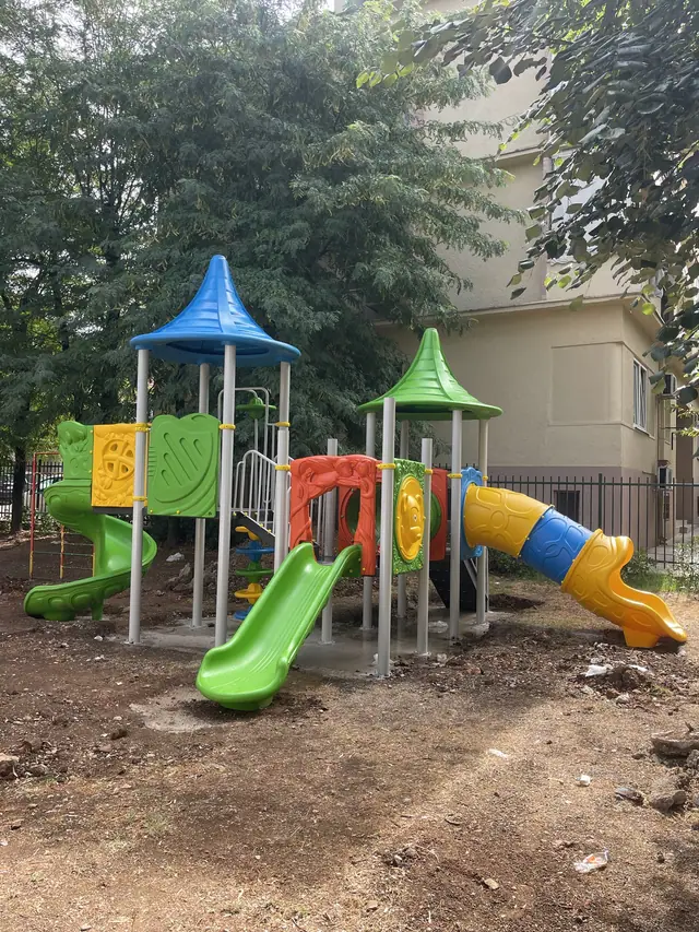 Dječije igralište u stambenom naselju — Deco Fun