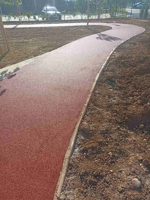 Pješačka staza od livene gume, Tuzi — Deco Floor